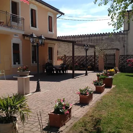 Acero Rosso Oda ve Kahvaltı San Giovanni Lupatoto